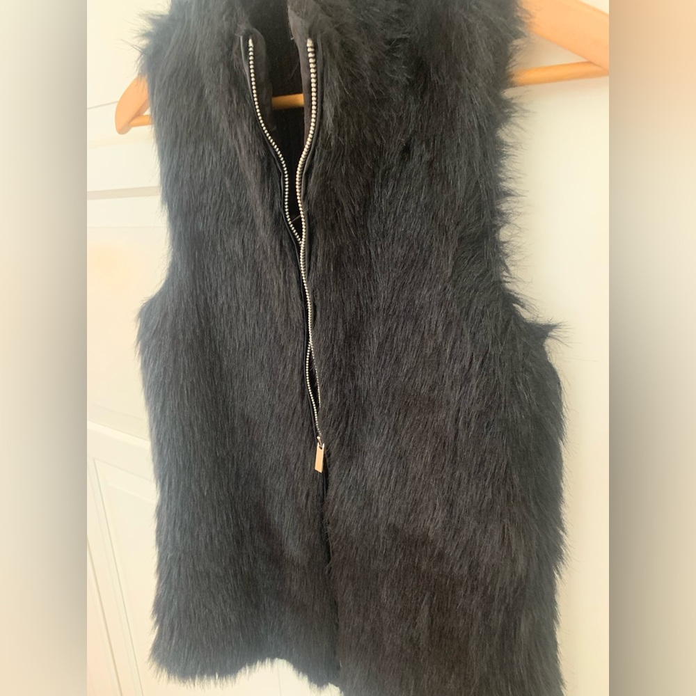 Women’s faux for vest. Size extra small.